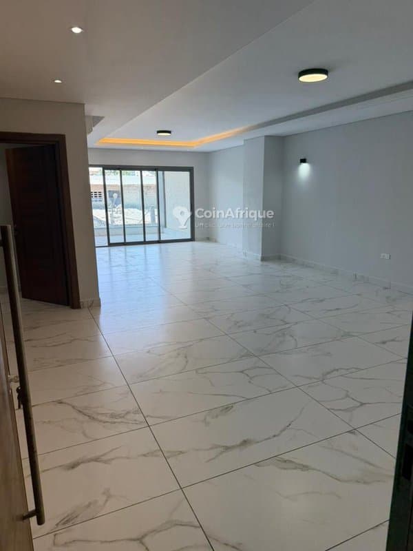 Location appartements 03 pièces - Marcory zone 4 rue du canal — photo 2