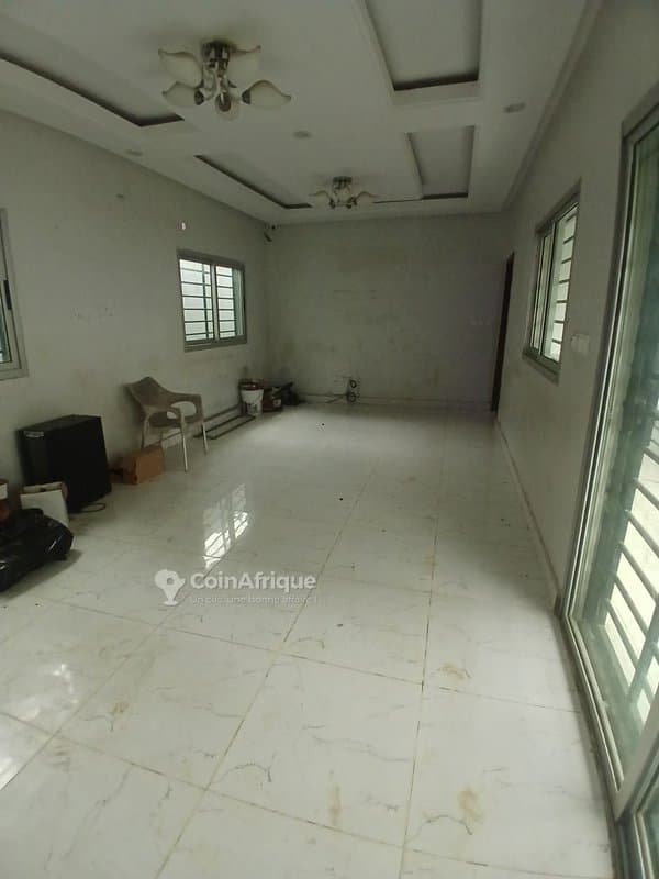 Vente villa 4 pièces à Cocody angré nouveau chu — photo 3