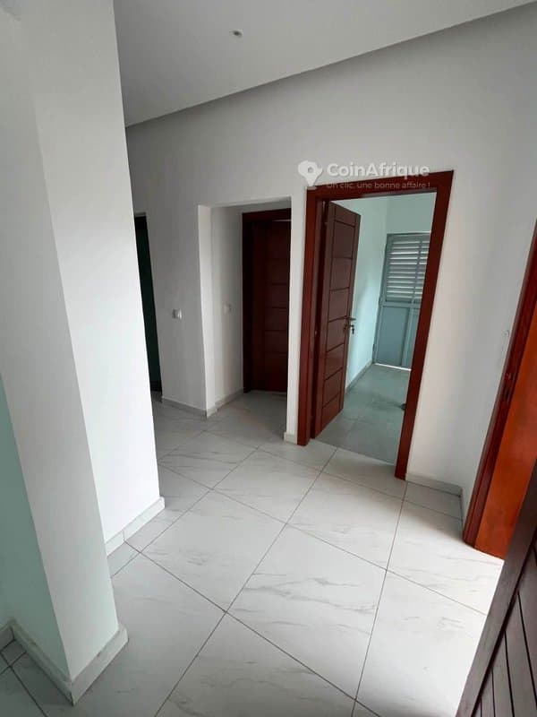 Location villa 4 piècesà Bingerville — photo 3