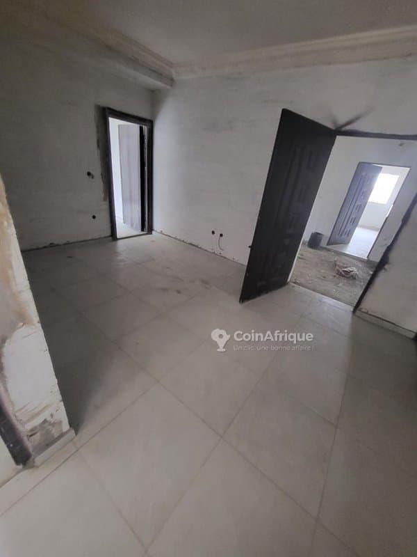 Location appartement 3pièces à vendre situé à Cocody rivera palmeraie saint viateur du 2ème au 3eme étages nouvelle construction livré clé en main — photo 2