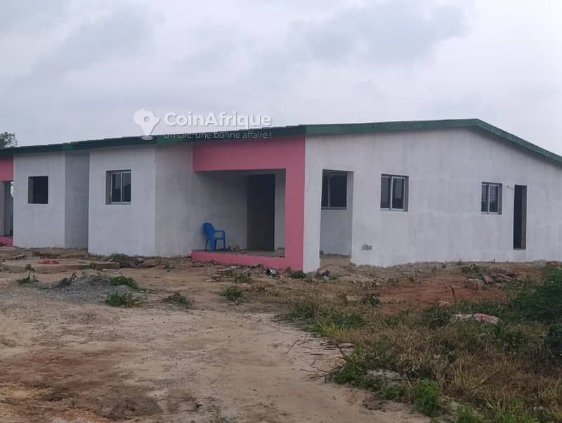 Vente villa basse de 4 pièces à bingerville derrière mère et enfant — photo 2