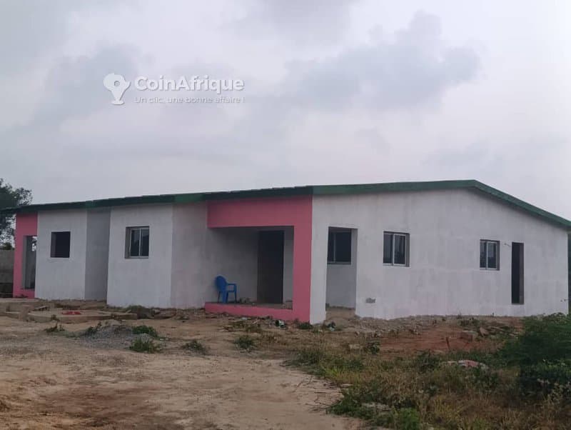 Vente villa basse de 4 pièces à bingerville derrière mère et enfant — photo 3