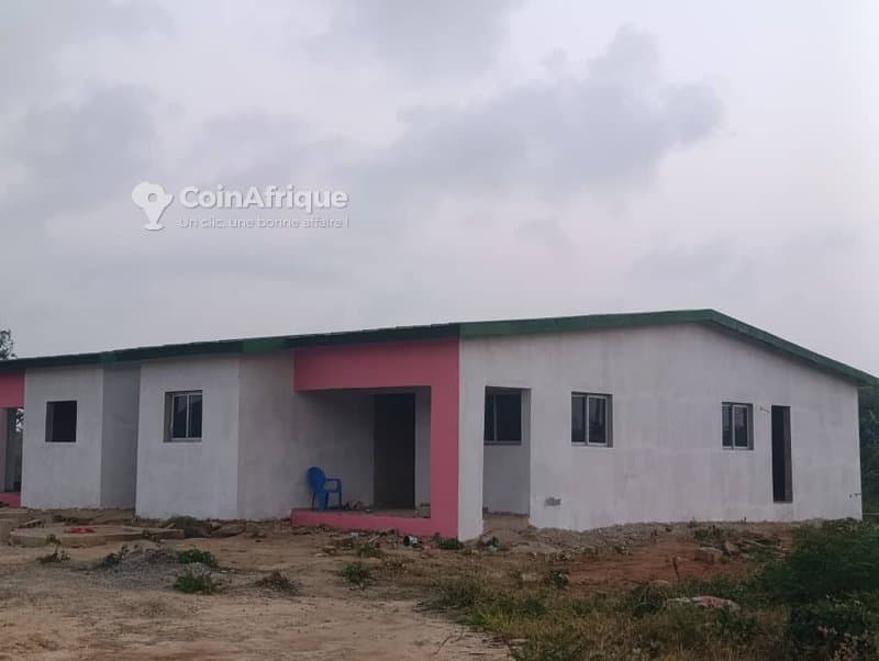 Vente villa basse de 4 pièces à bingerville derrière mère et enfant — photo 5