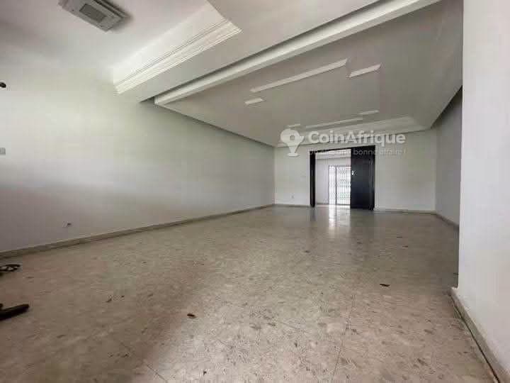 Location villa basse 5 pièces avec piscine | Cocody Riviera 3 lycée français — photo 3