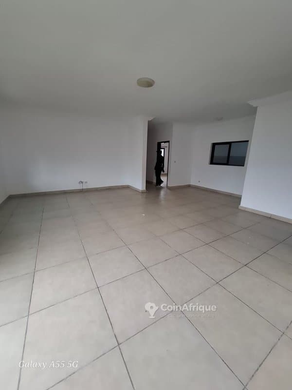 Location appartement 3 pièces à Cocody-angré 8ème tranche — photo 2