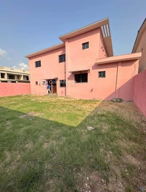 Location villa 8 pièces à Bassam cité rosier — photo 2