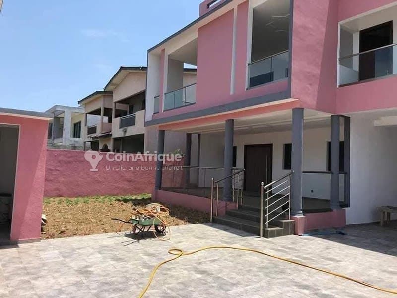Location villa 8 pièces à Bassam cité rosier — photo 3