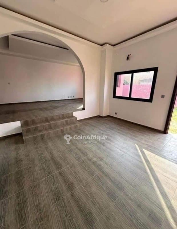 Location villa 8 pièces à Bassam cité rosier — photo 4