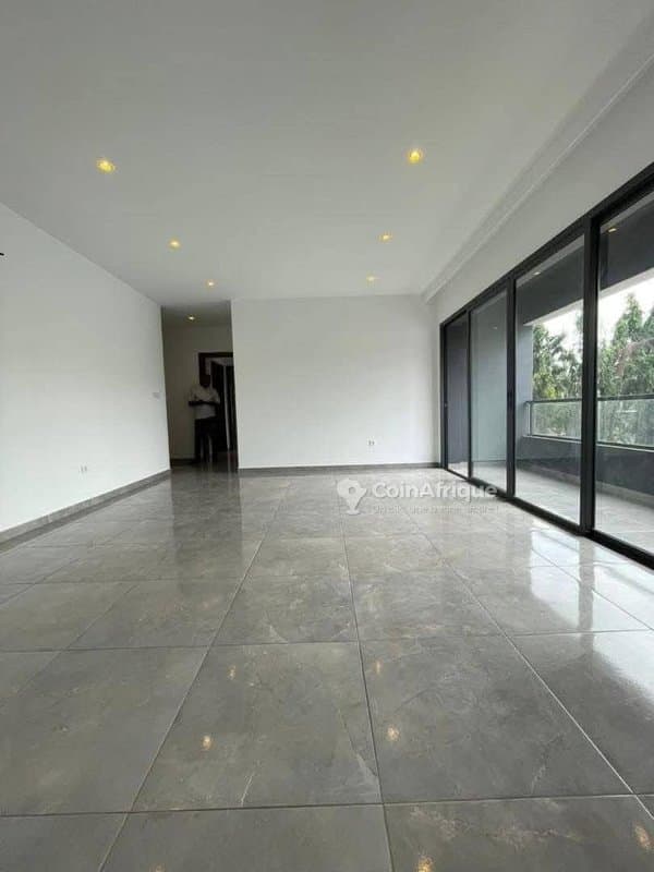 Location appartement 4 pièces à Cocody rivera triangle non loin de la clinique saint viateur a 5min des écoles française et américaine au 2ème étage avec ascenseur — photo 5