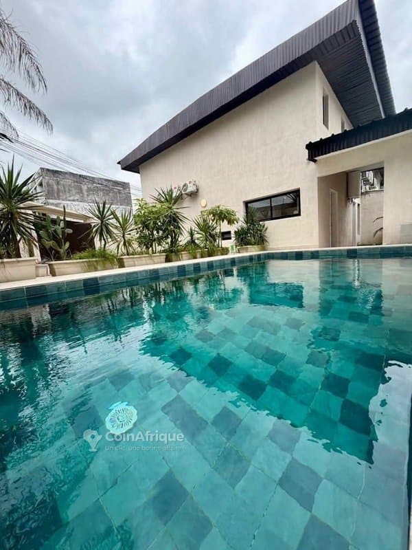 Vente villa duplex 5 pièces à Cocody-2 plateaux macaci