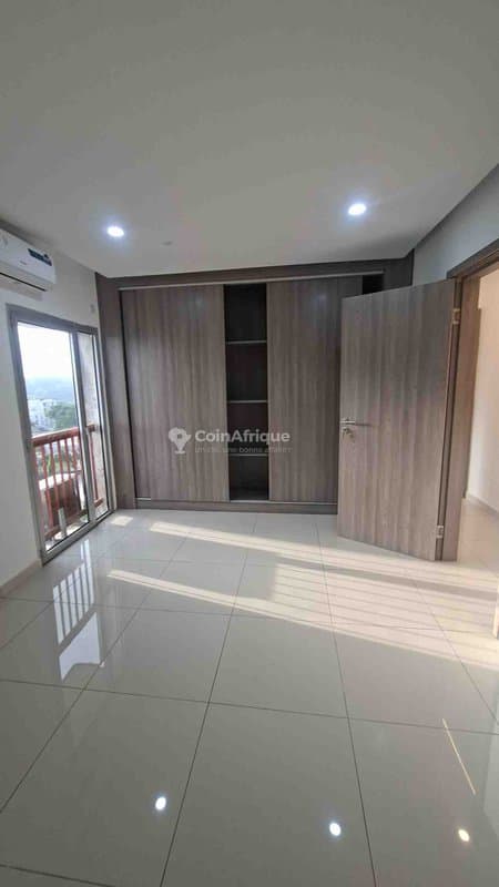 Location appartements 5 pièces - Cocody rivera golf — photo 4