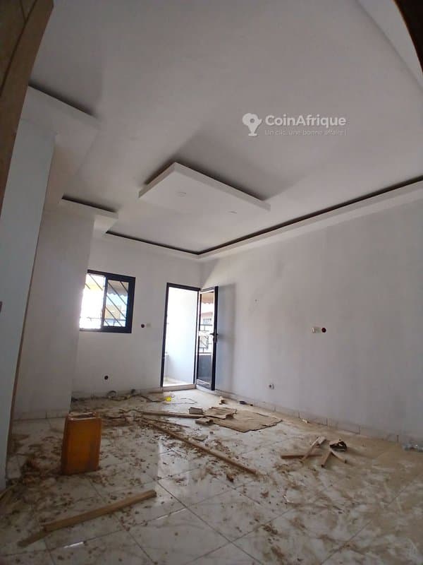 Location appartement 2 pièces à cocody angré nouveau chu au 3eme étage avec balcon deux douches visite 5000f — photo 5