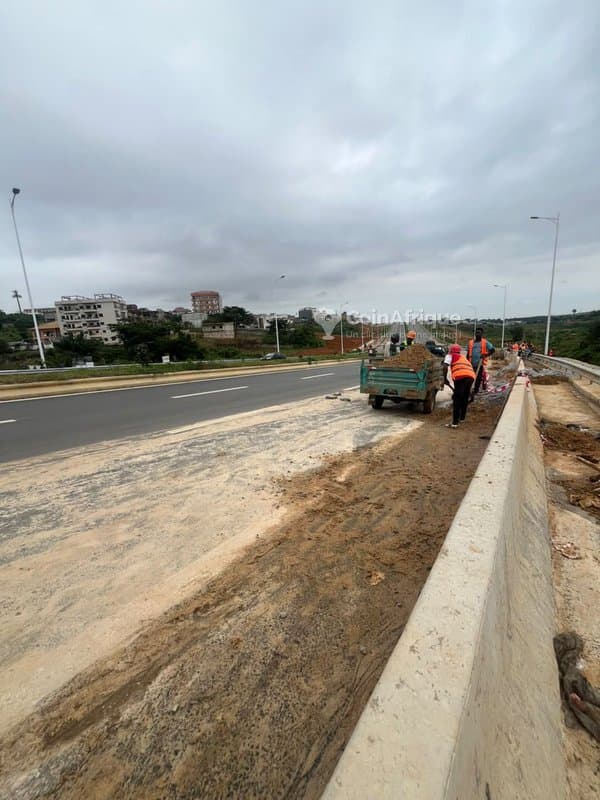 Terrain 400m² - bingerville en bordure de la nouvelle voie — photo 3