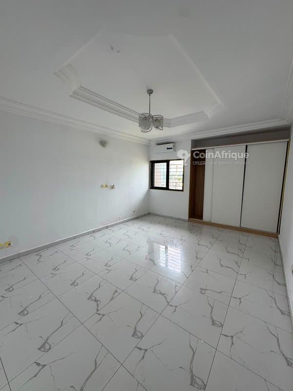 location appartement de standing 4 pièces - cocody 2 plateaux farandole — photo 3