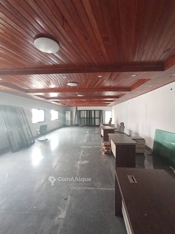 Location espace commercial avec toilettes - cocody 2 plateaux 7eme tranche
