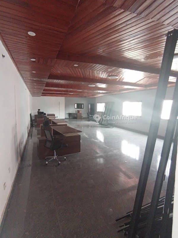 Location espace commercial avec toilettes - cocody 2 plateaux 7eme tranche — photo 2