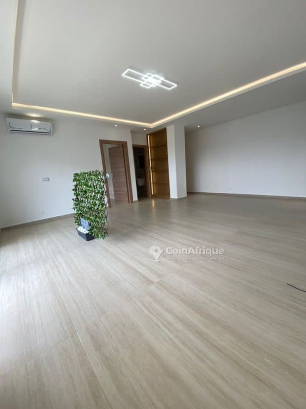 Location appartement 3 pièces avec piscine Cocody Riviera 2 — photo 3
