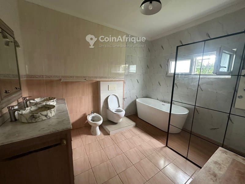 Location villa avec grand jardin à Cocody riviera 3 — photo 2