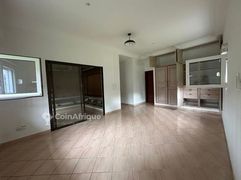 Location villa avec grand jardin à Cocody riviera 3 — photo 4