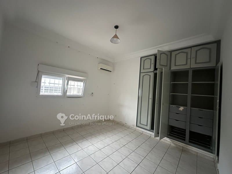 Location villa avec grand jardin à Cocody riviera 3 — photo 5