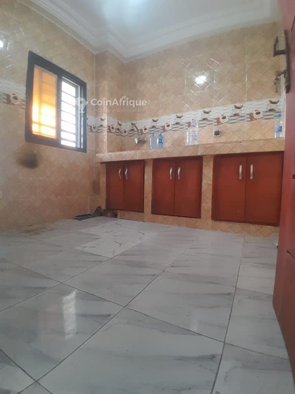 Location appartements 3pièces bon standing au rez-de-chaussée & 4éme étages à Cocody Angré djorogobité 1 — photo 2