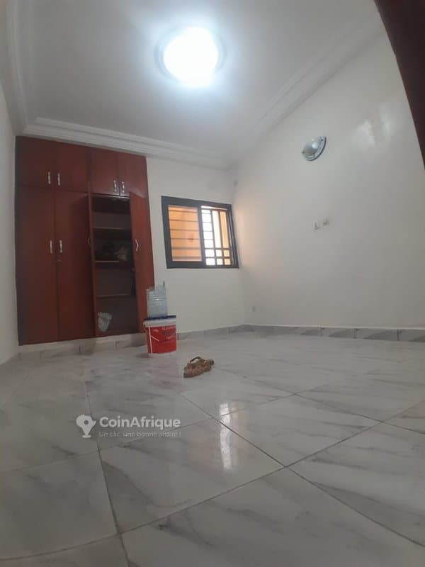 Location appartements 3pièces bon standing au rez-de-chaussée & 4éme étages à Cocody Angré djorogobité 1 — photo 3