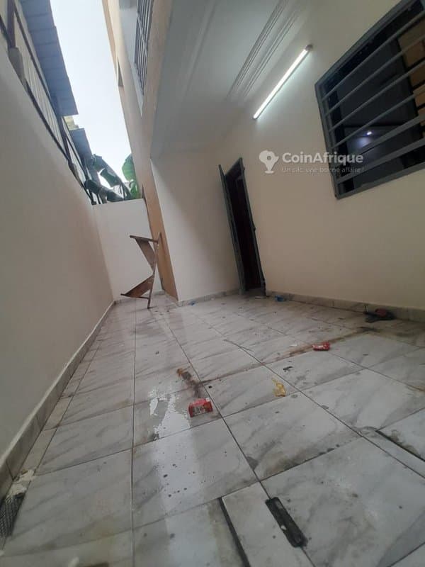 Location appartements 3pièces bon standing au rez-de-chaussée & 4éme étages à Cocody Angré djorogobité 1 — photo 5