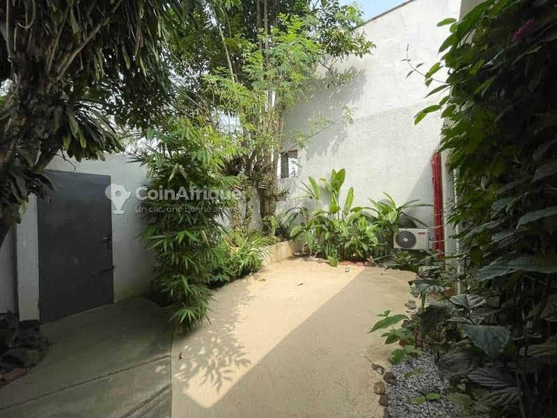 Location villa basse 5 pièces Cocody Riviera 3 — photo 4