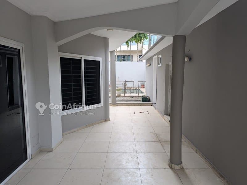 Location villa duplex à la Riviera 4 dans la cité synacassy — photo 4