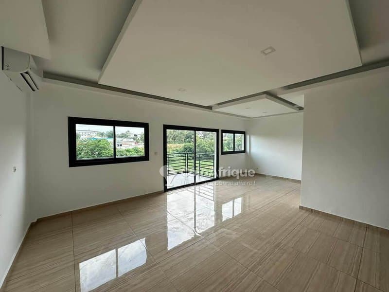 Location appartement 4 pièces à Cocody centre — photo 2