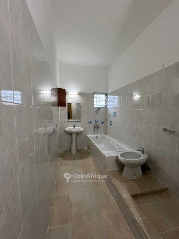 Location villa duplex standing 7 pièces + piscine - Cocody 2 plateaux vallon — photo 4