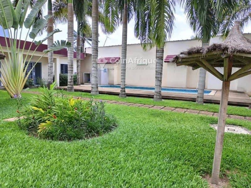 Location villa duplex 6 pièces à Cocody Mermoz une Villa duplex moderne de 6 pièces superficie 900M² document ACD PRIX de vente 1.2 milliard visite possible à tous moment — photo 3