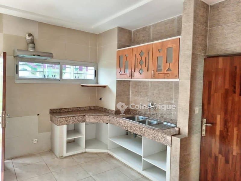 Location villa duplex 6 pièces à Cocody Mermoz une Villa duplex moderne de 6 pièces superficie 900M² document ACD PRIX de vente 1.2 milliard visite possible à tous moment — photo 4