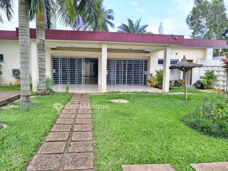 Location villa duplex 6 pièces à Cocody Mermoz une Villa duplex moderne de 6 pièces superficie 900M² document ACD PRIX de vente 1.2 milliard visite possible à tous moment — photo 5