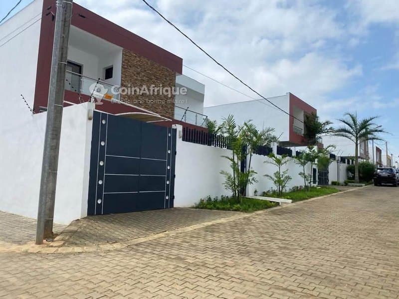 Location villa duplex 8 pièces Cocody Angré GESTOCI — photo 2