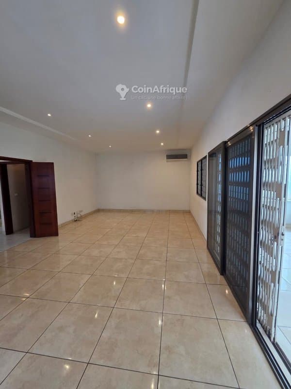 Location villa duplex 5 pièces avec piscine à Cocody-riviera 3 — photo 2