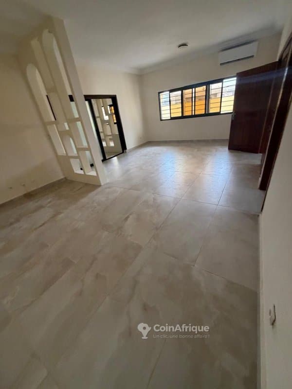 Location villa duplex 8 piece à Cocody rivera Bonoumin non loin d'Abidjan mool — photo 4