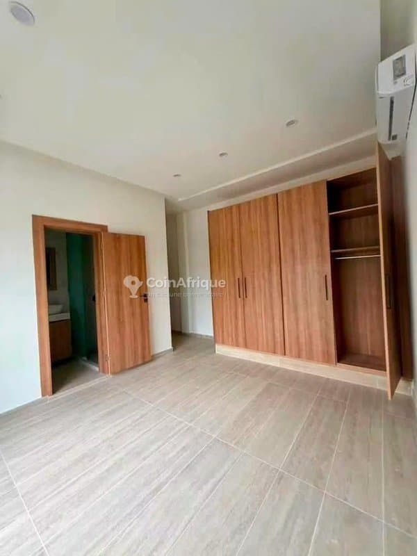 Location villa 7 pièces à Cocody Riviera Golf Berverly Hill — photo 4