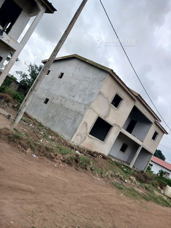 Vente villa duplex 7 pièces bati sur 450m2 en bente dans une cité à Bingerville — photo 2