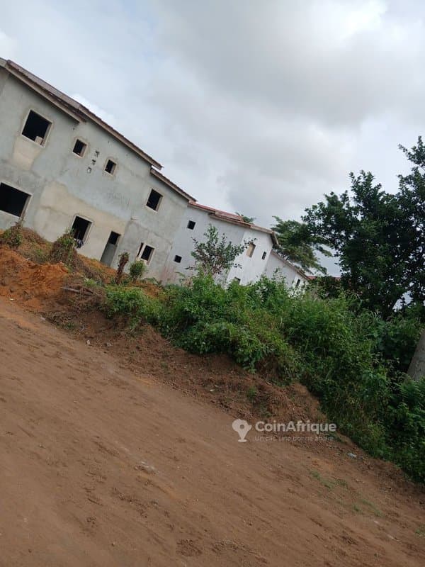 Vente villa duplex 7 pièces bati sur 450m2 en bente dans une cité à Bingerville — photo 3