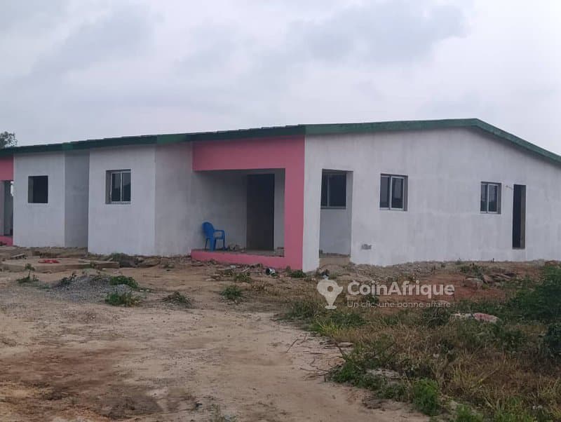 Villa basse de 4 pièces en vente à bingerville derrière mère et enfant à adjin — photo 2