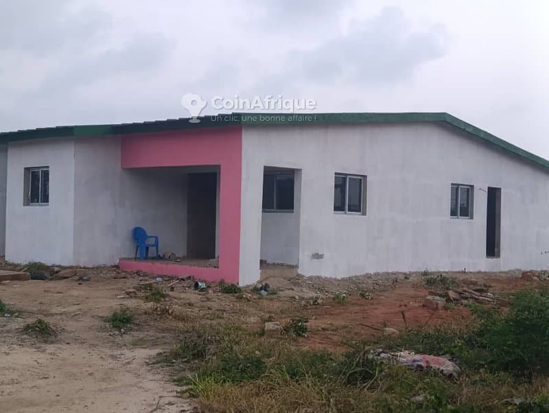 Villa basse de 4 pièces en vente à bingerville derrière mère et enfant à adjin — photo 3