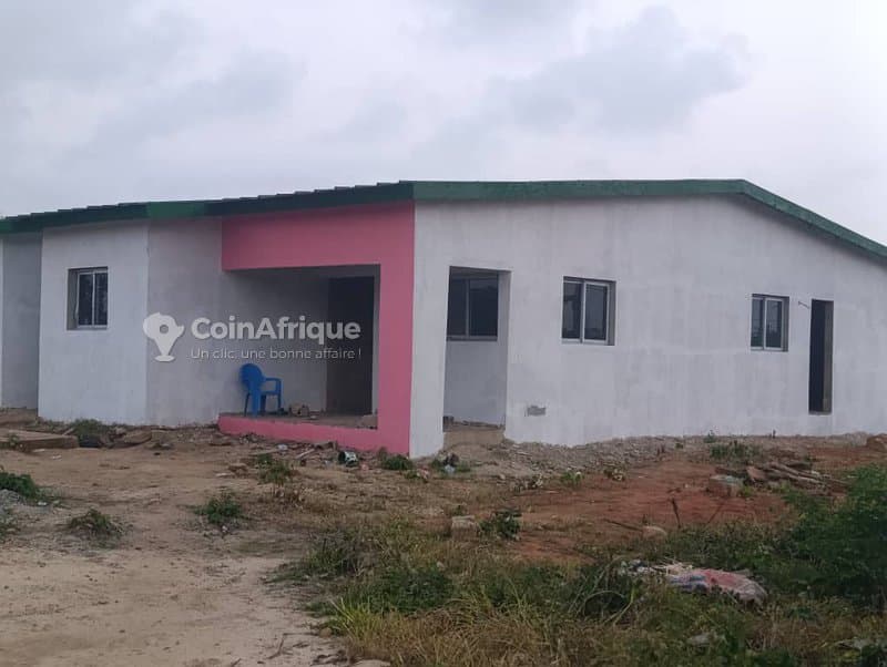 Villa basse de 4 pièces en vente à bingerville derrière mère et enfant à adjin — photo 4