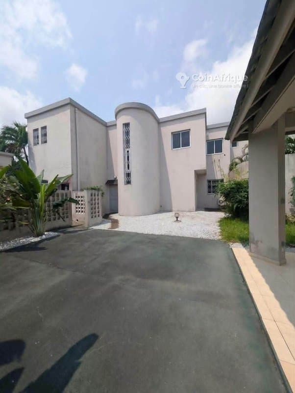 Location villa duplex de 7 pièces à Cocody Rivera golf 4 mel Théodore — photo 4