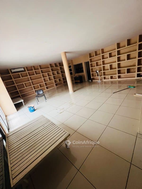 Location magasin à la 7 tranche — photo 2
