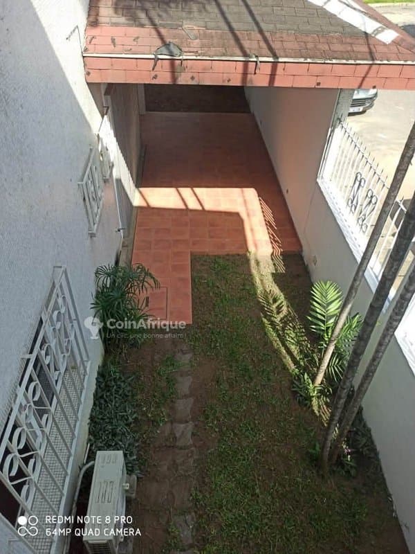 Location villa duplex de 6 pièces à cocody angre 8eme tranche cité soleil 1 — photo 4