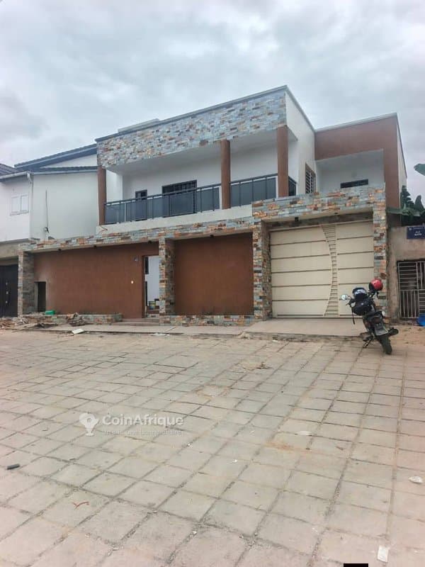 Location villa duplex 7 pièces dans une cité — photo 2