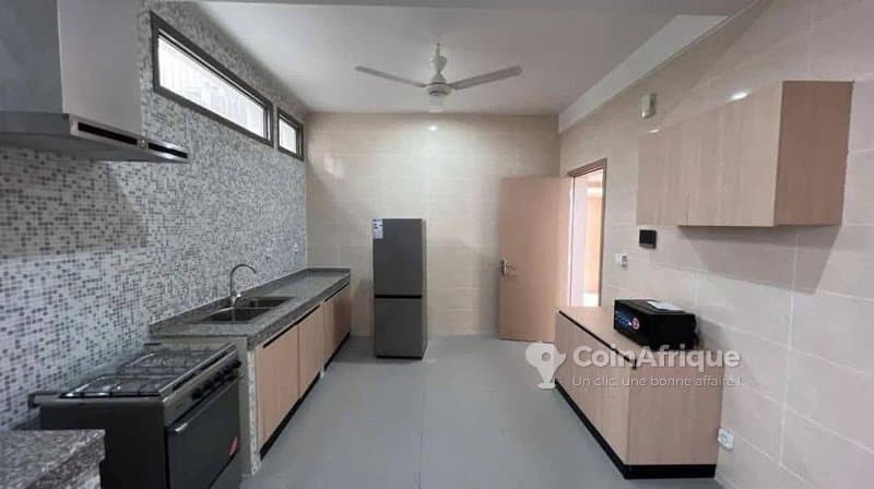 location appartement de haut standing 4 pièces + piscine commune - cocody riviera 2 — photo 3
