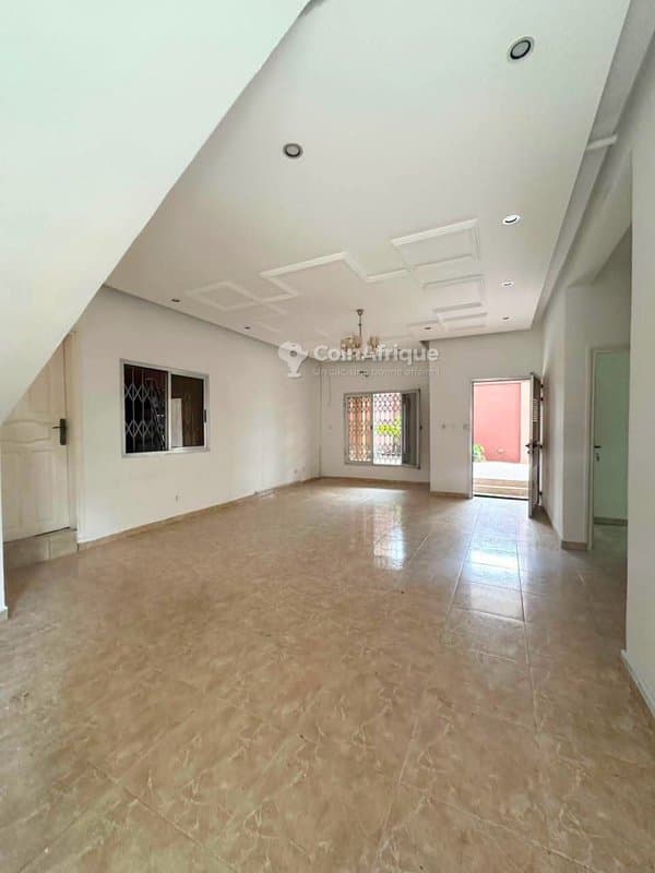 Location villa duplex de 6 pièces à cocody rivera 3 — photo 3