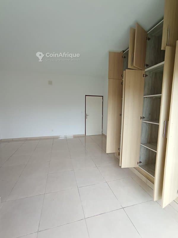 location appartement de standing 4 pièces + dépendance sur 300 m2 - cocody riviera m'badon — photo 3